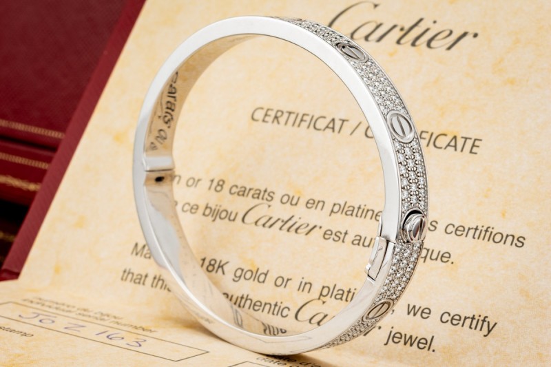 Cartier Love Armreif Klassisch Diamanten Ausgefasst in Weißgold Full Set 