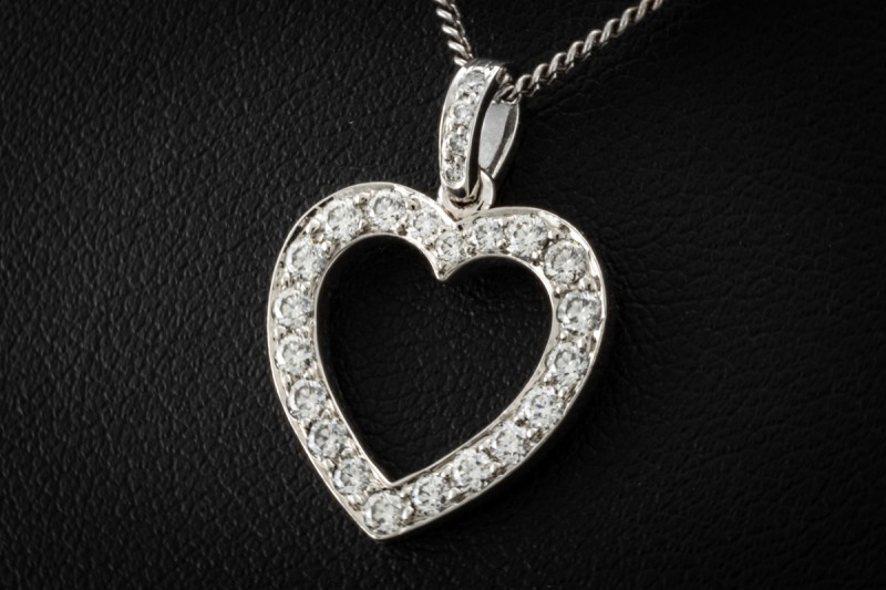 Tiffany & Co. Herz Anhänger mit Diamanten Vintage Modell in 950er Platin 