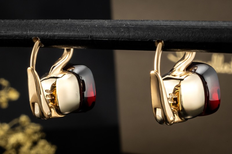 Pomellato Ohrringe Ohrstecker Nudo Classic mit Granat in 750er Gelbgold 