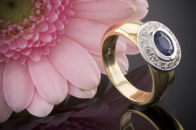 Klassischer Saphir Ring Massiv mit Brillanten in 750er Gelbgold 