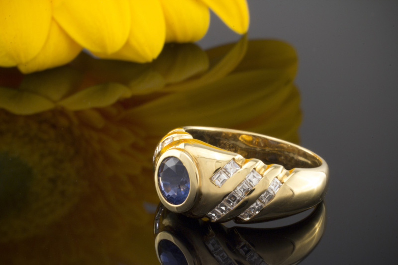 Hans Dieter Krieger Saphir Ring mit Top Wesselton Diamanten Gelbgold 750 