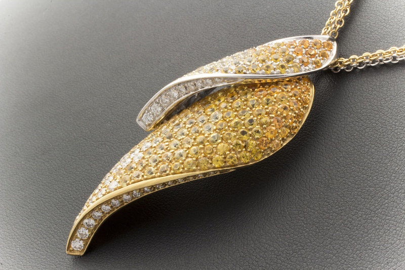 Exklusives Dal Lago Collier mit 3 Carat Brillanten & 9 Carat Saphir in 750er Gold Bicolor 