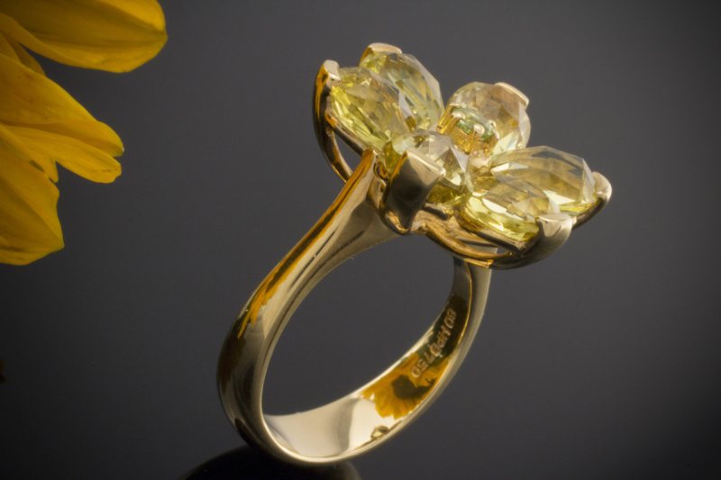 Designer Ring Motiv Blume mit Goldberyll und Peridot in 750er Gelbgold LP 2.710,- 