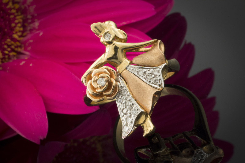 Ring im Mary Poppins Design Blumenmädchen mit Brillanten Gelbgold Rotgold 