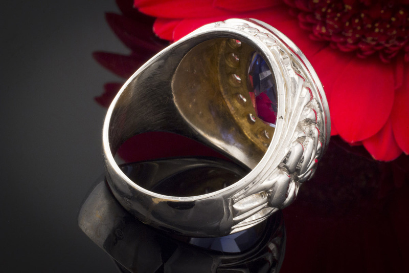 Ring der Königin Imposanter Saphir mit Diamanten SiegelRing Form Weißgold 585 