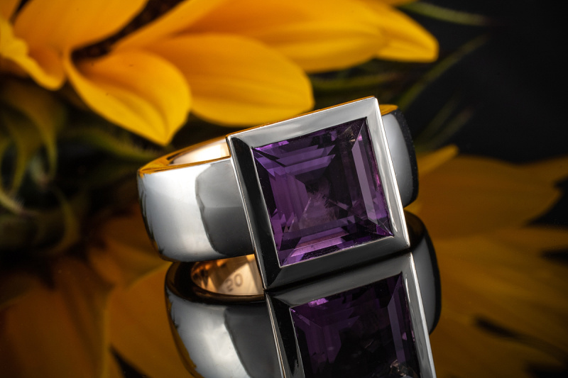 noor Ring feel the diamond mit Amethyst Carre Schliff in 750er Weißgold 