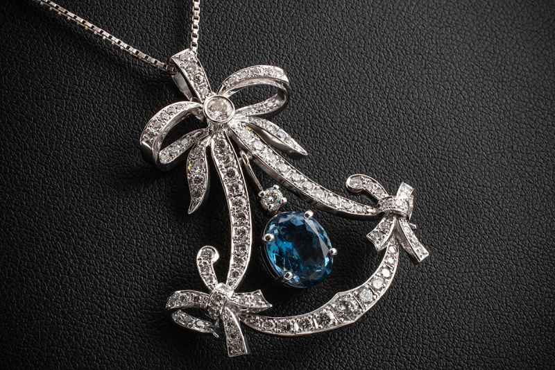 Eleganter Aquamarin Anhänger mit Brillanten an Collier Kette 585er Weißgold 