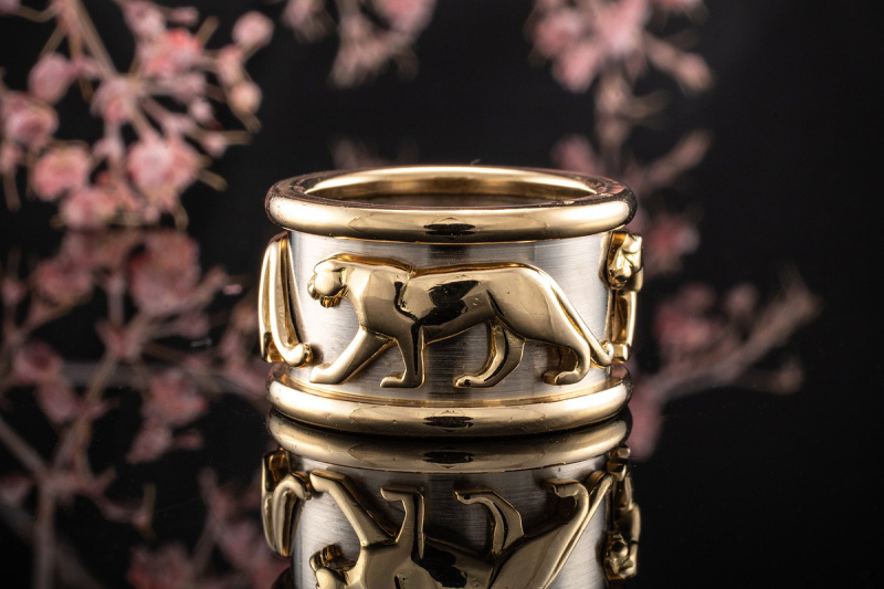 Ring Panthere de Cartier Umlaufendes Panther Motiv in Gold 750 Bicolor 