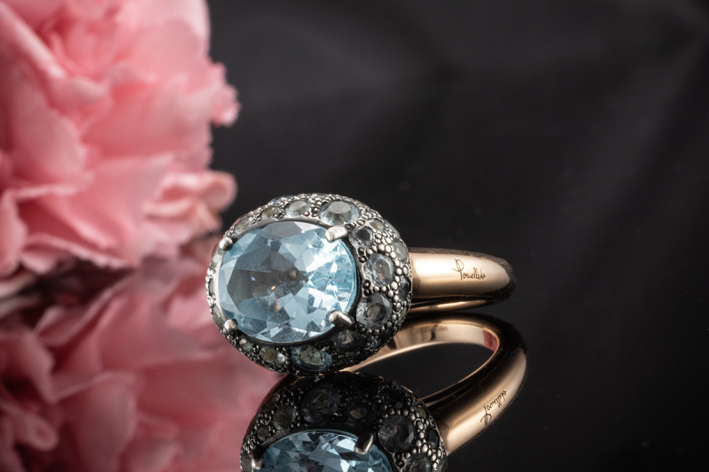 Pomellato Ring Tabou mit blauem Topas 750er Rosegold Rotgold mit Silber 