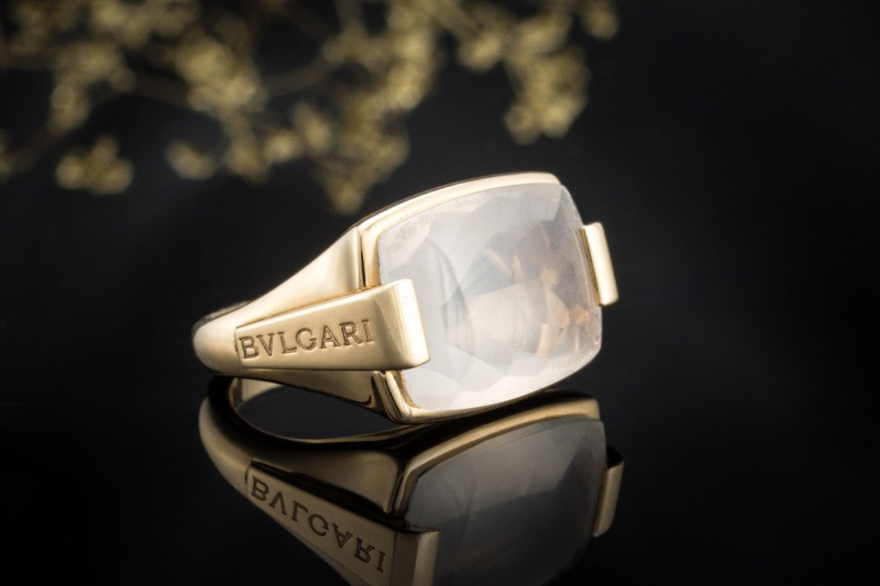 BVLGARI Ring Facettierter Rosenquarz Massive Arbeit in 750er Gelbgold 