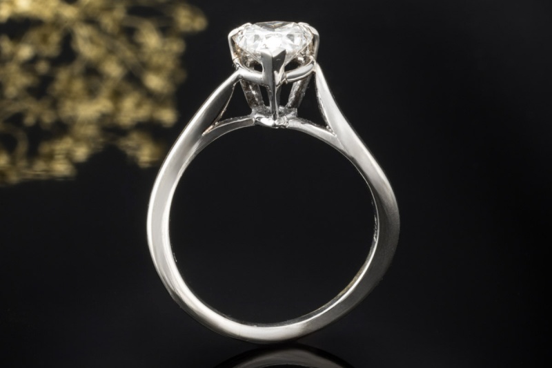 Piaget Solitär Ring Besondere Arbeit mit Diamant Tropfen in Weißgold 750 