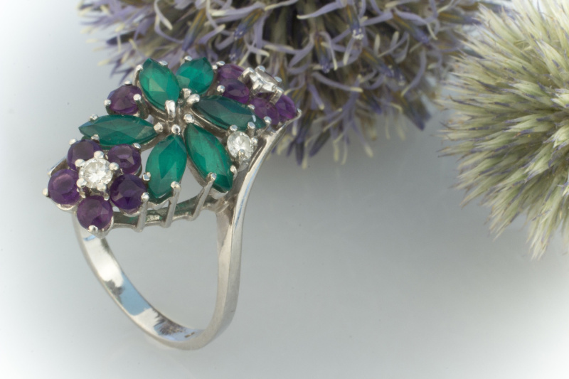 585er Weißgold Blumen Motiv Ring mit Tsavorit, Amethyst und Brillanten 