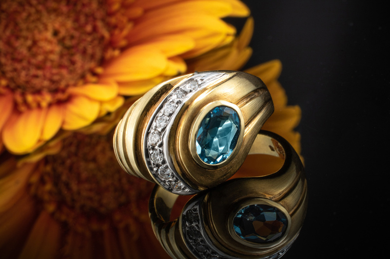 Aquamarin Ring Blaue Faszination in 585er Gelbgold mit Diamanten 