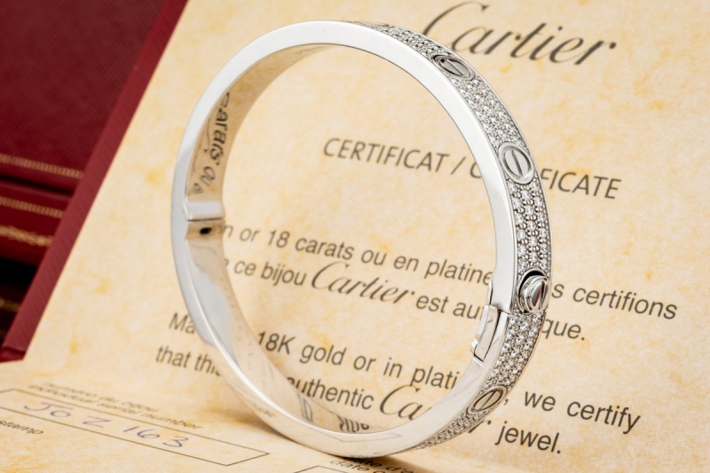 Cartier Love Armreif Klassisch Diamanten Ausgefasst in Weißgold Full Set 