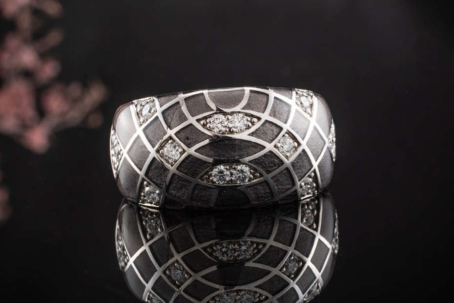 Leo Wittwer Ring mit Emaille Grau und Diamanten Brillanten Weißgold 750 