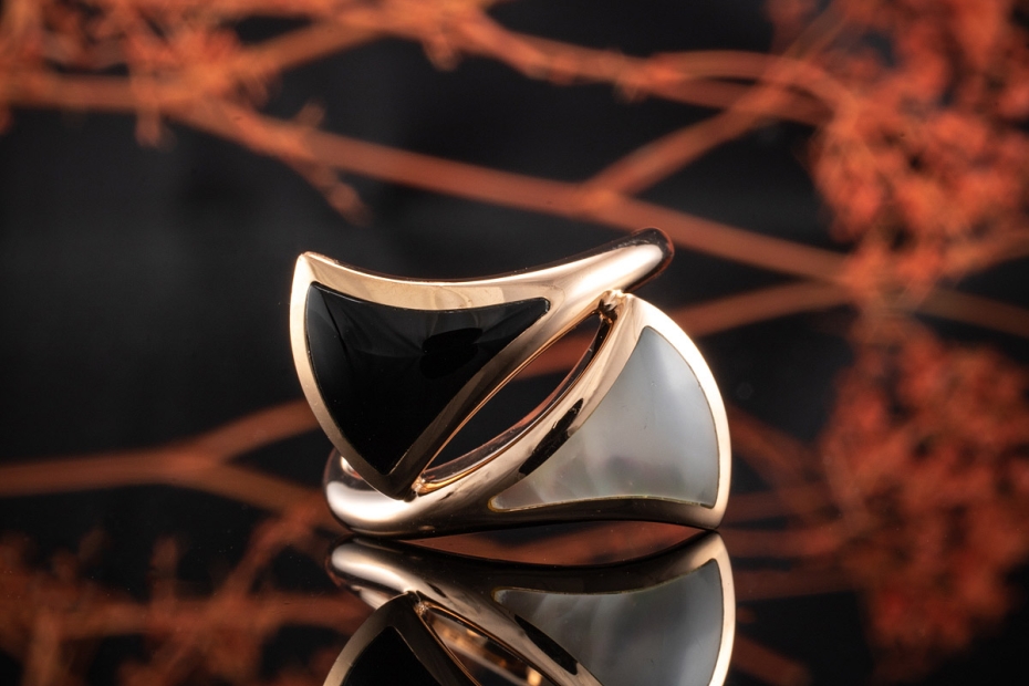 BVLGARI Ring Divas Dream mit Onyx und Perlmutt Rosegold Rotgold Bulgari 