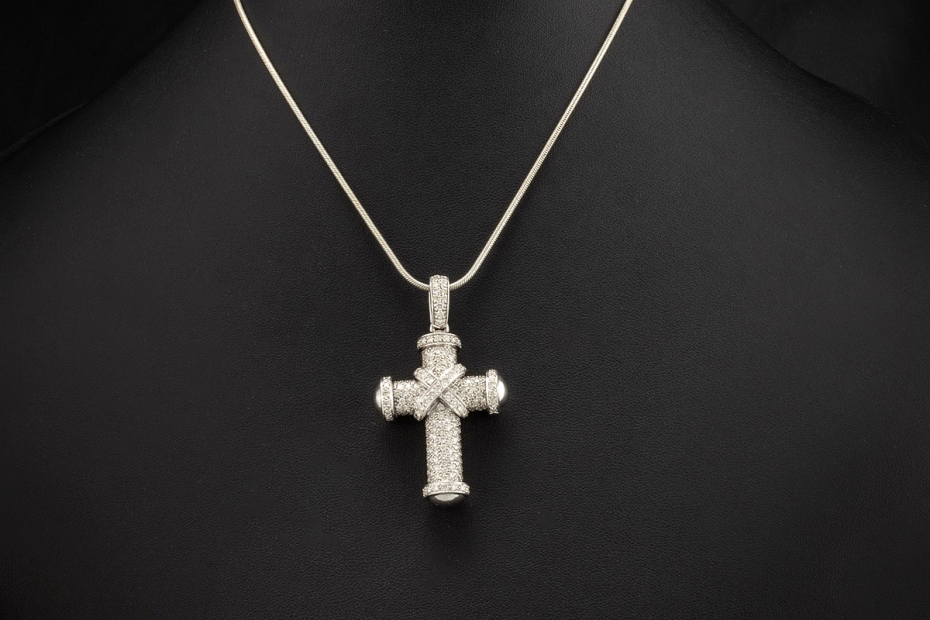 Kreuz Anhänger Großes Modell mit Diamanten Brillanten in 750er Weißgold 
