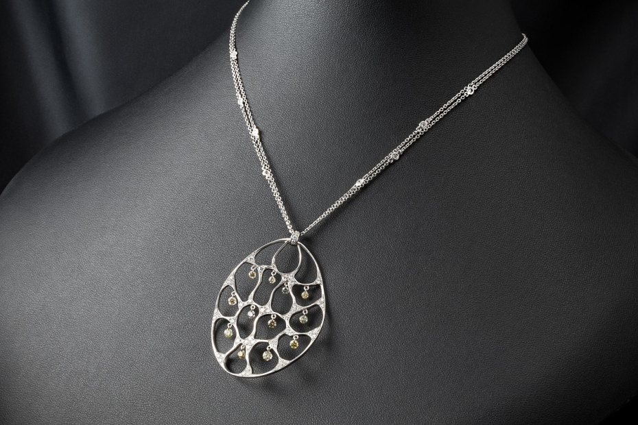 Exklusives Collier Kette mit XL Anhänger Tanzende Diamanten Weißgold 750 
