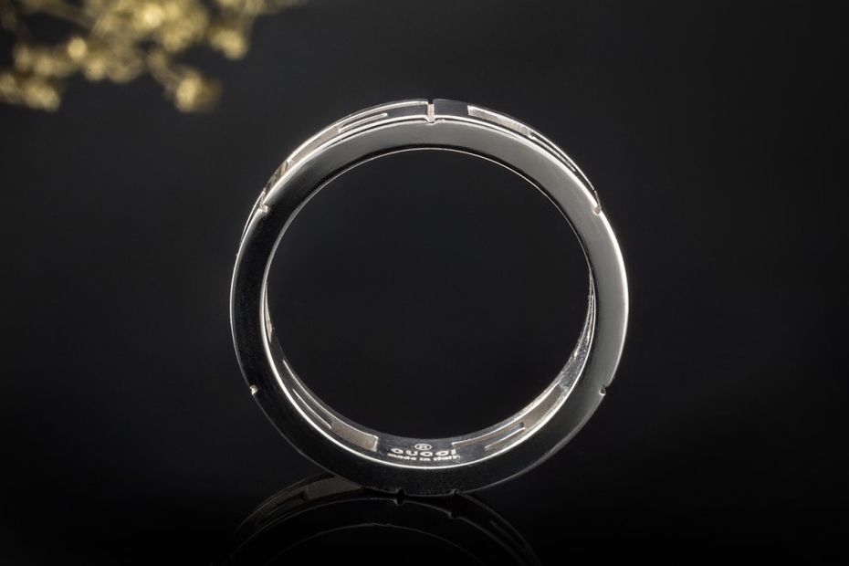 Gucci Ring Bandring mit Gucci Logo rundum Größe 53 in 750er Weißgold 