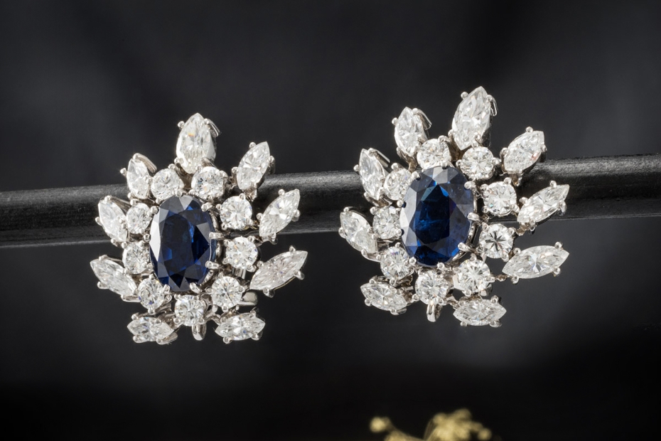 Ohrringe Ohrclips mit Oval Saphir und Diamanten in Platin und Weißgold 