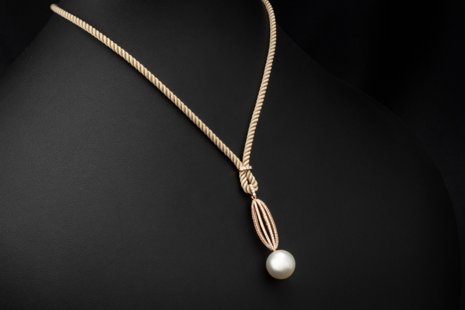 Südsee Perlen Collier mit Diamanten an Kordel in 750er Roségold Weißgold 