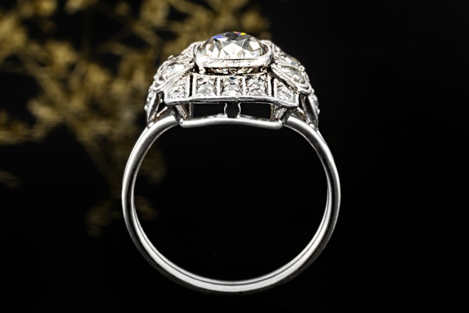 Antiker Ring mit Diamanten im Old Mine Cut Art déco in 950er Platin 