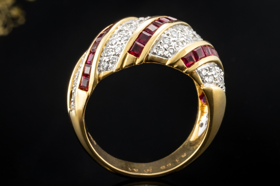 Ring Cocktailring mit Rubinen im Carréschliff und Diamanten Gelbgold 750 
