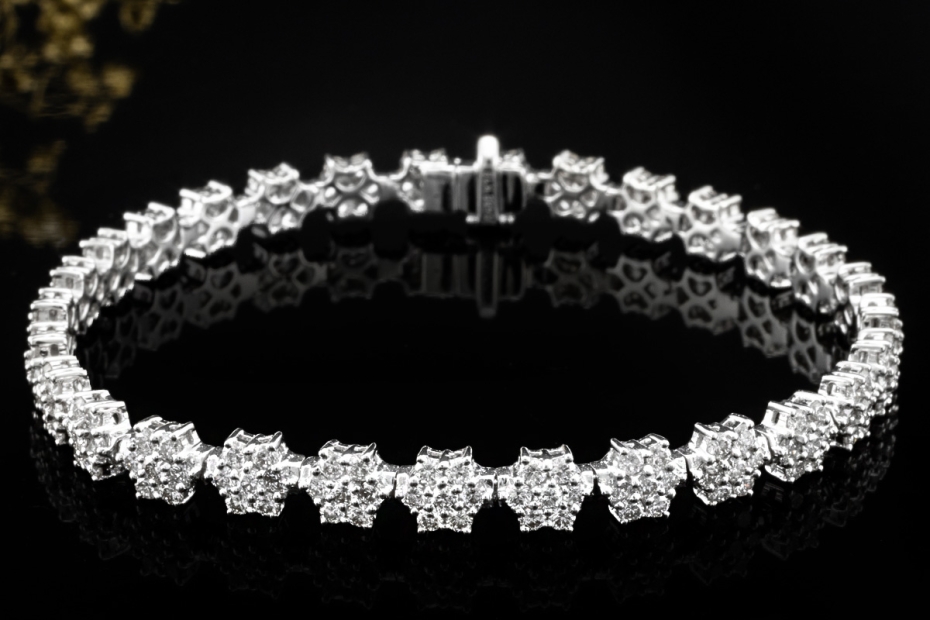 Modernes Armband Blumen Sterne 4,58 Carat Diamanten in 750er Weißgold 