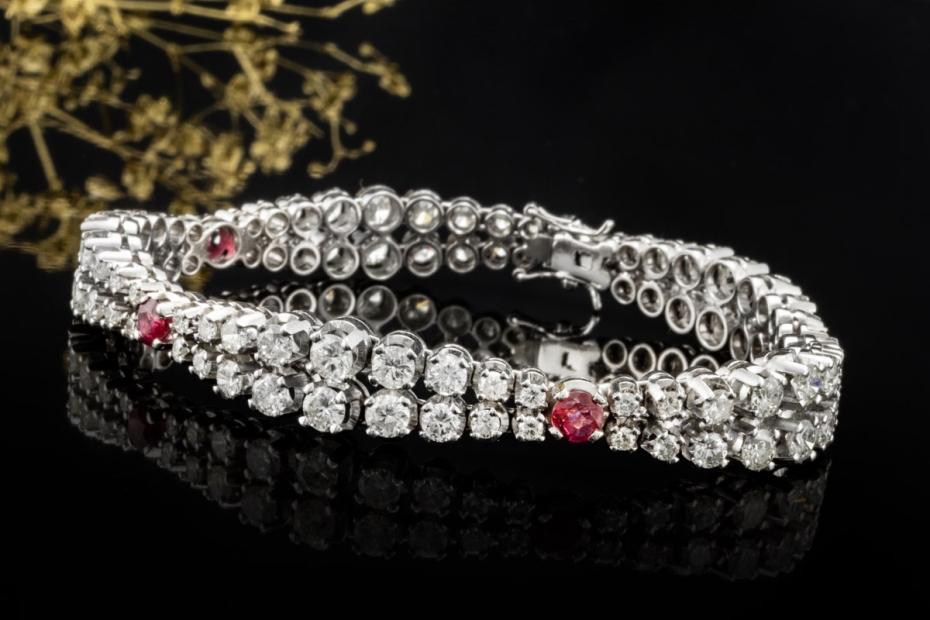 Raffiniertes Vintage Armband 12,5 Ct Rubine und Diamanten 750er Weißgold 