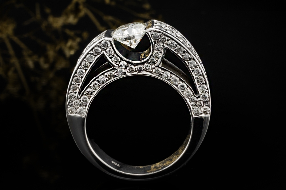 Diamant Ring Spannring Einkaräter Asymmetrische massive Weißgold Arbeit 