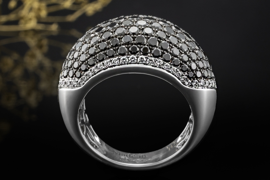 Italienischer Designer Ring Schwarzen und weiße Diamanten 750er Weißgold 