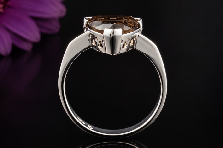 Gress-Rinck Ring Dreickiger Rauchquarz Braun Trillantschliff in Weißgold 