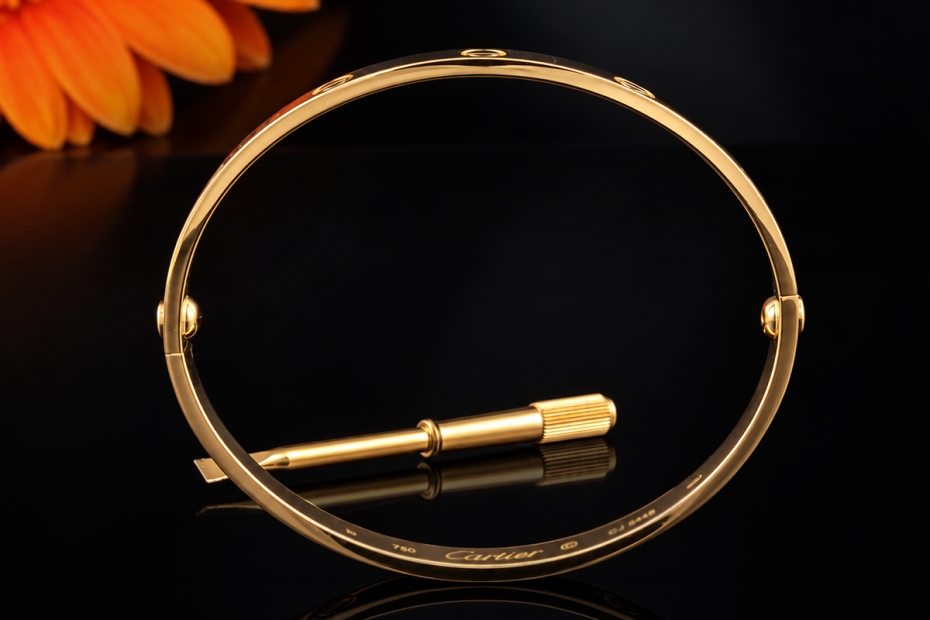 Cartier Love Armreif Armband Klassisches Modell in Gelbgold 750 Größe 18 