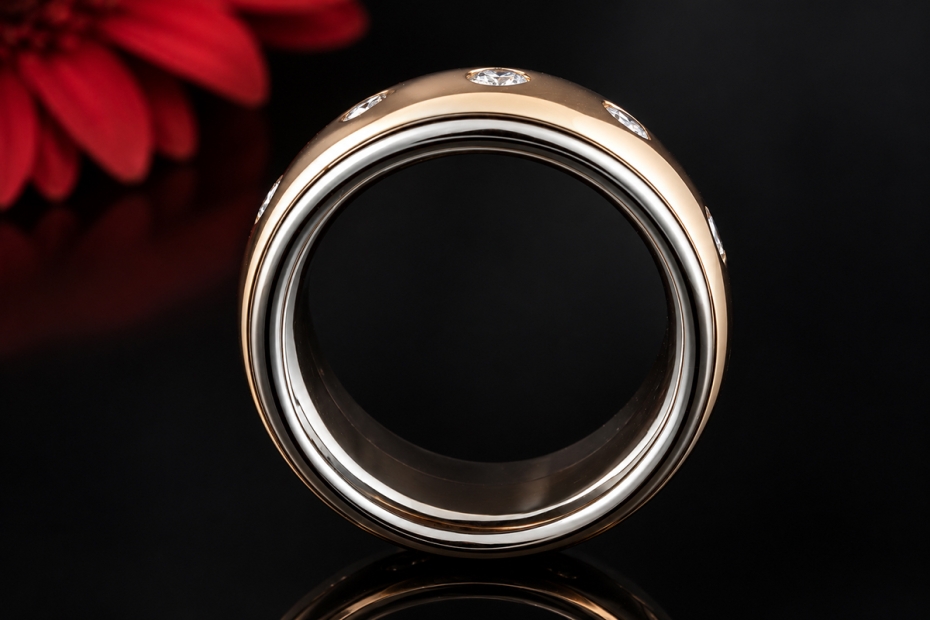 Exklusiver Drehring mit 11 Brillanten Massiv in Gelbgold & Weißgold 750 
