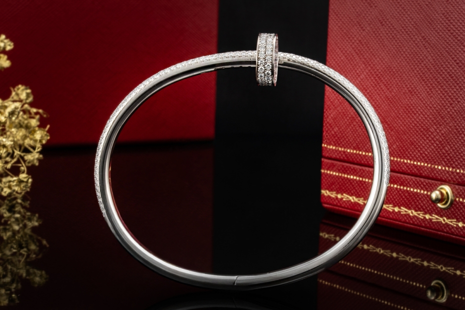 Cartier Juste un Clou Armreif mit 374 Diamanten in 750er Weißgold Gr. 16 