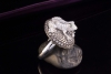 Frosch Ring mit Diamanten weiß braun und Tsavorit in 750er Weißgold 