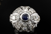 Antiker Cocktail Ring mit Saphir und Diamanten in feiner Weißgold Arbeit 