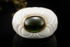 BVLGARI Ring Chandra mit grünem Turmalin Gelbgold 750 und weiße Keramik 