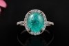 Ring mit Paraiba Turmalin Cabochon 5 Ct. und Diamanten in 750er Weißgold 