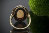 Schimmernder Ring mit großem Opal in 585er Gelbgold 