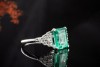 Smaragd Ring Emerald Cut mit Diamanten Brillanten seitlich Weißgold 750 