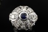 Antiker Cocktail Ring mit Saphir und Diamanten in feiner Weißgold Arbeit 