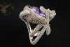 Fröhlicher Affenring mit Lila Amethyst und Diamanten in 750er Weißgold 
