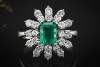 Klassischer Smaragd Cluster Ring mit Diamanten 750er Weißgold 18 Karat 