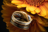 Verschlungener Ring mit VVSI Brillanten Designer Goldschmiedearbeit in 750er Gold Bicolor 