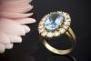 Farbintensiver Aquamarin mit 1,20 Carat VSI Brillanten Ring in Gelbgold 750 