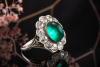 Antiker Ring Vintage Smaragd Cabochon und Altschliff Diamanten Weißgold 