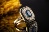 Art Deco Ring mit blauen Saphiren und Brillanten in Gelbgold 750 Arbeit 