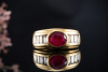 Ring mit Rubin Oval und Baguette Diamanten Goldschmiedearbeit 750er Gold 