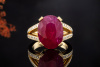 Hans Dieter Krieger Ring mit Traum Rubin und Diamanten in Gelbgold 750 